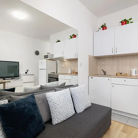 Pet-Friendly & Cozy Studio In Krakow By Noclegi Renters Exterior photo