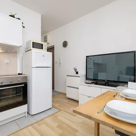 Pet-Friendly & Cozy Studio In Krakow By Noclegi Renters Exterior photo